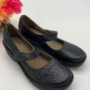 Eastland Tansy Black Embossed Mary Jane Sz 11